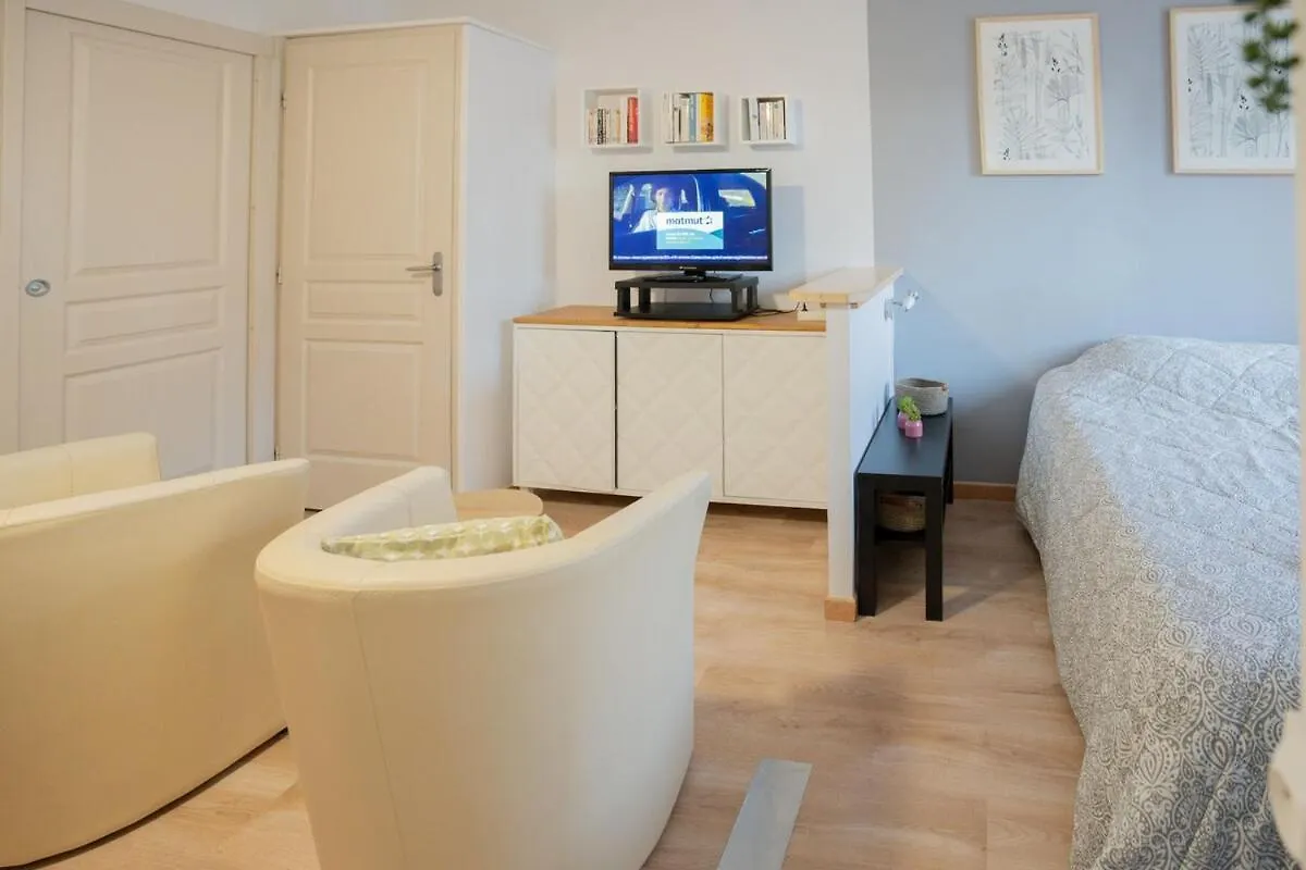 Apartment Studio Cote Jardin Greoux-les-Bains